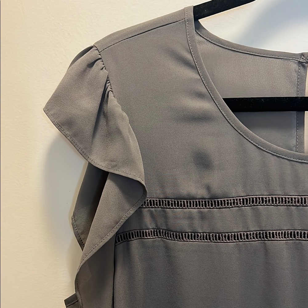 Octavia Gray Ruffled Cap Sleeve Blouse - Picture 4 of 4